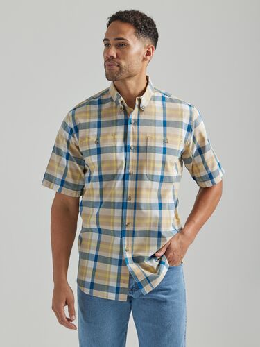 Men's Rugged Wear Short Sleeve Easy Care Plaid Button-down Shirt