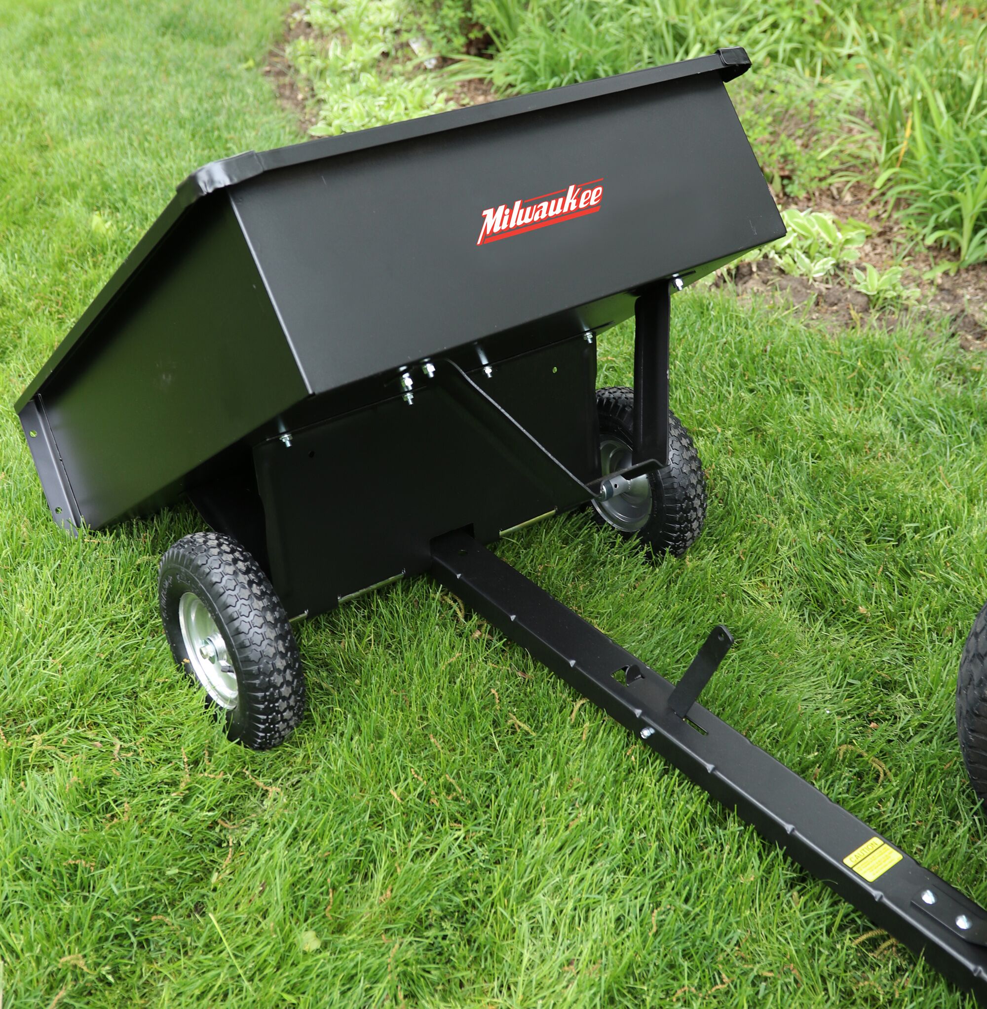 Milwaukee 7 cu ft 500 lb Steel Dump Cart