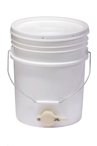 5 Gallon Plastic Bucket with Lid and Honey Gate